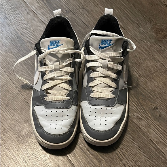 Nike Kids Gray and White Sneakers with Blue Highlights - Picture 2 of 5